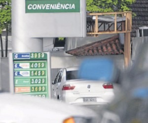 Aumento nos preços dos combustíveis, principalmente gasolina, pesou na inflação do mês - Paulo Ribas