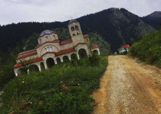 Conheça Ropoto, uma vila grega abandonada que está “escorregando” de sua existência