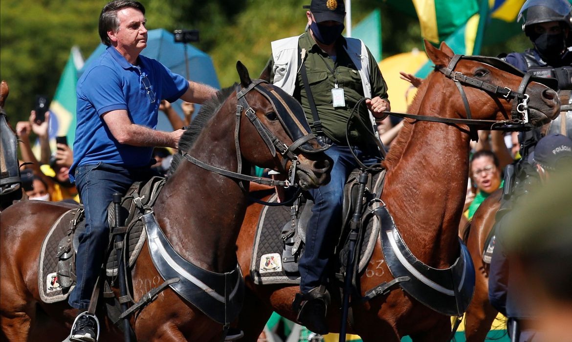Bolsonaro vai a manifestação de apoiadores em Brasília Reuters / Ueslei Marcelino