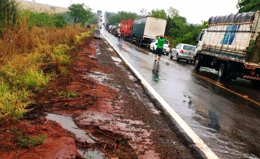 PRF registra 180 acidentes e 17 mortes na BR-262 neste ano Acidentes foram registrados no trecho de Três Lagoas a Campo GrandeAcidentes foram registrados no trecho de Três Lagoas a Campo Grande - Arquivo