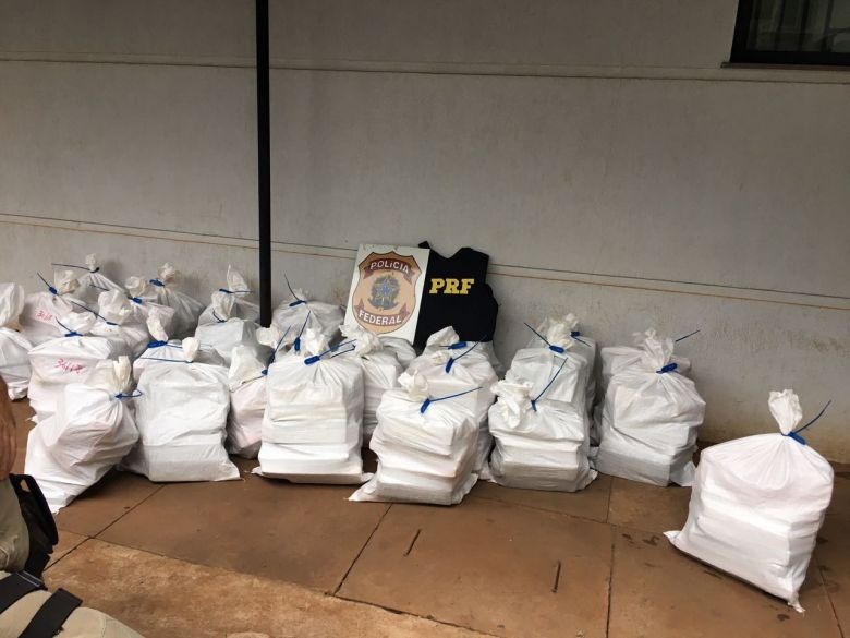 Caminhões com quase 1t de maconha são apreendidos em Dourados