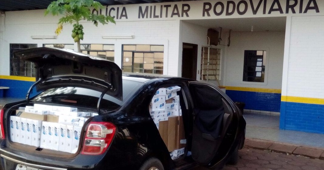 PM apreende dois carros lotados de cigarros contrabandeados na MS-164 PM apreende dois carros lotados de cigarros contrabandeados na MS-164