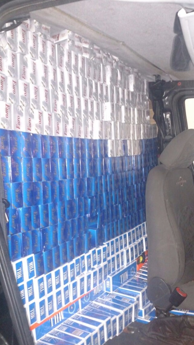 PM apreende dois carros lotados de cigarros contrabandeados na MS-164 PM apreende dois carros lotados de cigarros contrabandeados na MS-164