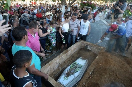 Enterro das vítimas comoveu a cidade
Alex de Jesus/O Tempo/Estadão Conteúdo