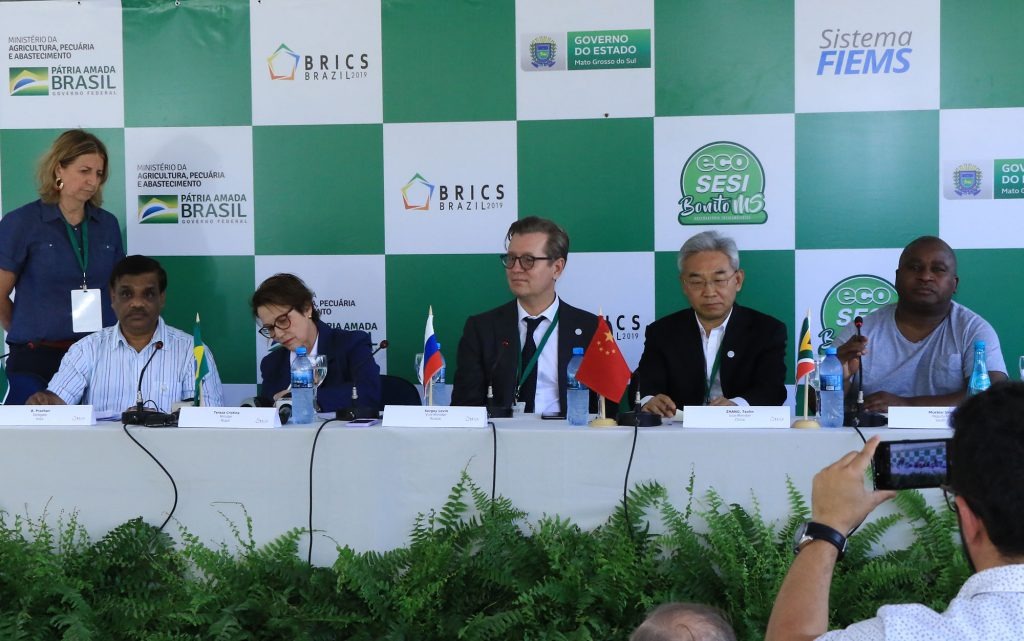 Produção integrada de MS impressiona ministros de Agricultura do Brics Participantes da reunião do BRICs assinaram documento defendendo o aumento da produção de alimentos com foco na sustentabilidade. Edemir Rodrigues