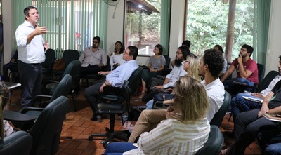 Programa abre espaço para recém-formados atuarem em áreas estratégicas da administração pública Programa abre espaço para recém-formados atuarem em áreas estratégicas da administração pública