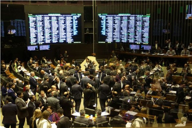 Congresso promulga PEC que libera megaleilão do pré-sal e agrada prefeitos Congresso promulga PEC que libera megaleilão do pré-sal e agrada prefeitos