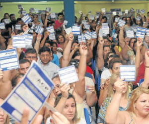 Ex-governador Pucinelli é criticado por ter dado aumento a professores Em novembro, greve de professores da rede pública teve início por reajuste salarial
(Foto: Paulo Ribas/Correio do Estado/Arquivo)