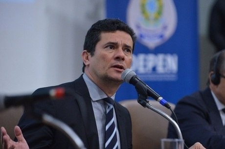 Moro diz a revista que objetivo das mensagens vazadas é soltar Lula Moro acredita que hackers queriam dinheiro
Isaac Amorim/MJSP