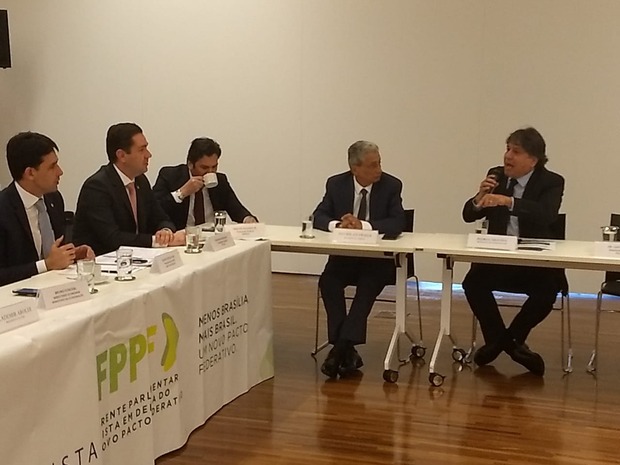 Prefeitos pedem apoio de congressistas em favor de matérias de interesse dos municípios Prefeitos pedem apoio de congressistas em favor de matérias de interesse dos municípios