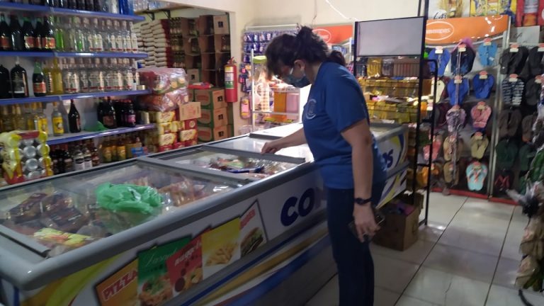 Vigilância Sanitária da Capital encontra irregularidades e autua mercearia Vigilância Sanitária da Capital encontra irregularidades e autua mercearia