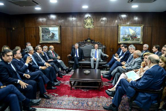 Câmara vota no dia 29 projeto de alongamento das dívidas dos estados Os governadores reuniram-se com o presidente do Senado, Renan Calheiros, para pedir celeridade na tramitação da proposta quando ela chegar na Casa (Foto:Wilson Dias/Agência Brasil)