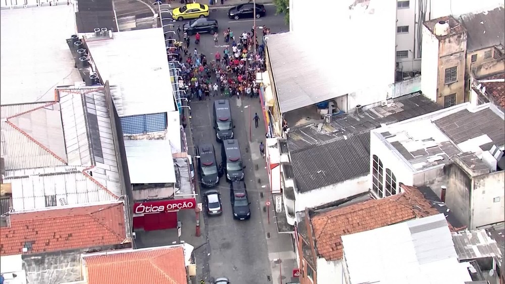 Bope é acionado para assalto com reféns em Madureira (Foto: Reprodução/TV Globo)