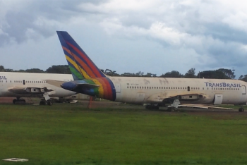 Leiloados em setembro de 2013, dois Boeings 767 da Transbrasil continuam na área de manobras do Aeroporto Internacional Juscelino Kubitschek, em BrasíliaWellton Máximo/Agência Brasil 