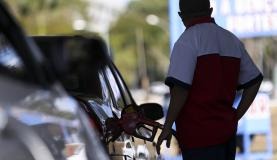 Entre os combustíveis, houve aumento de consumo da gasolina C e do óleo diesel B, com queda nas vendas de etanol hidratado.Marcelo Camargo/Agência Brasil