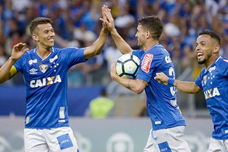 Thiago Neves marcou um gols e deu a assistência do segundo tento da Rapos