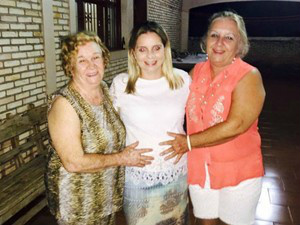 Berço de 55 anos vai ser usado pela quarta geração de família de MS Dona Luzia, Laura e Sueli
(Foto: Álbum de famílial)