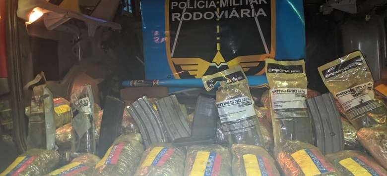 Polícia prende traficantes que levariam carregadores de fuzil para o Rio de Janeiro Divulgação
