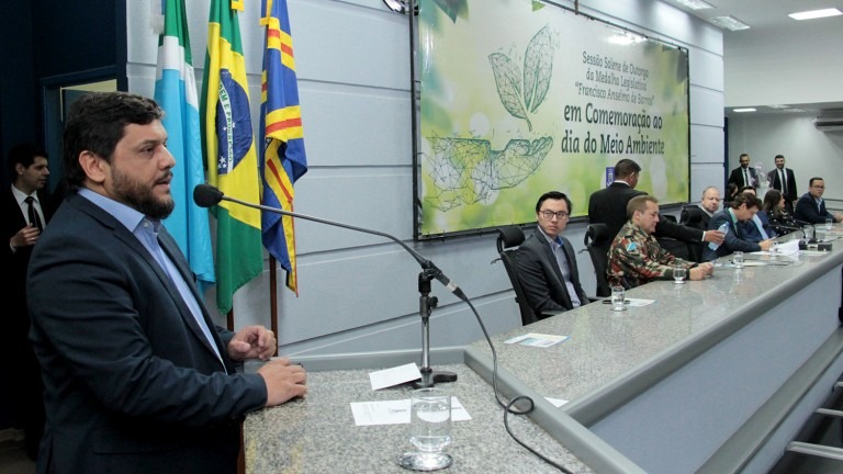 Servidores municipais são homenageados por serviços prestados à causa ambiental Foto: PMCG