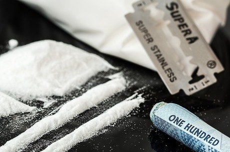 Dependência em calmantes supera a de cocaína no país, diz Fiocruz Cocaína é uma das drogas mais consumidas no Brasil
Pixabay