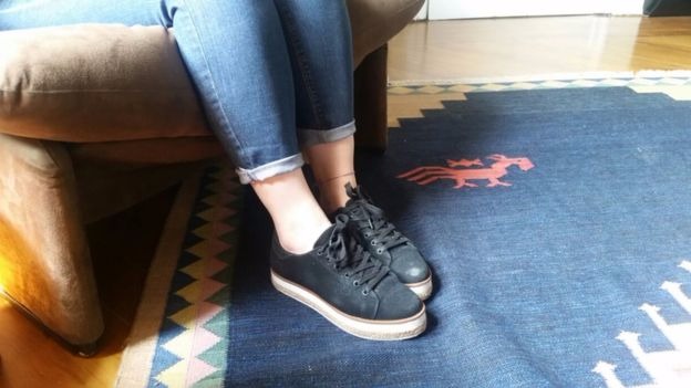 Camila está sóbria há mais de um ano e tenta controlar as outras compulsões, que se desenvolveram para substituir a dependência química