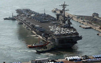O porta-aviões do EUA, o USS Carl Vinson, no porto de Busan, na Coreia do Sul, em 15 de março (Foto: Jo Jung-ho / Arquivo / Yonhap / via AP Photo)