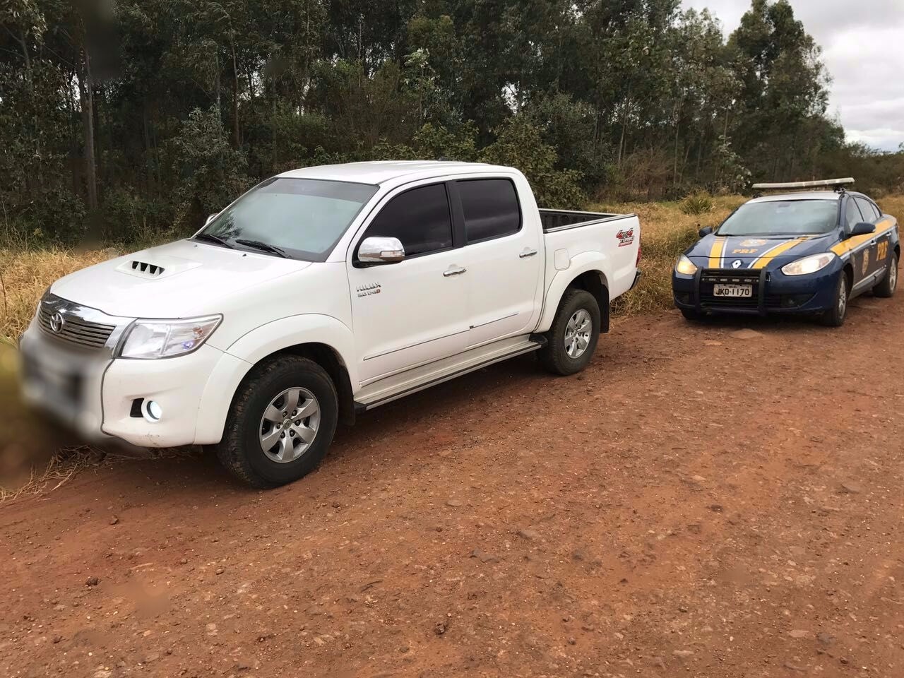 PRF recupera veículos roubados em Aracaju e Curitiba Carro foi abandonado e os suspeitos fugiram a pé
(Foto: Divulgação).