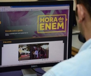 Hora do Enem traz dicas de redação, matemática e química