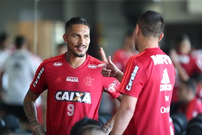 Mudanças no futebol adiam renovação de Guerrero a 4 meses do fim do contrato Mudanças no futebol adiam renovação de Guerrero a 4 meses do fim do contrato