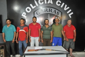Garras prende quadrilha de ladrões de gado que agia no norte de Mato Grosso do Sul Da esquerda para a direita, Genivaldo, Simão, Marcelo, Sérgio, Nilo e Edivaldo. - Foto: Valdenir Rezende
