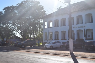 Gaeco cumpre mandados de prisão em prefeitura e secretarias do interior Agentes do Gaeco estão na prefeitura de Bela Vista - Foto: WhatsApp Correio do Estado