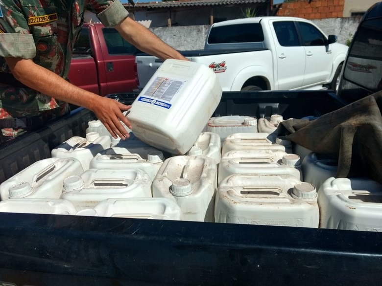 PMA apreende S10 com agrotóxicos e motosserra transportados ilegalmente PMA apreende S10 com agrotóxicos e motosserra transportados ilegalmente