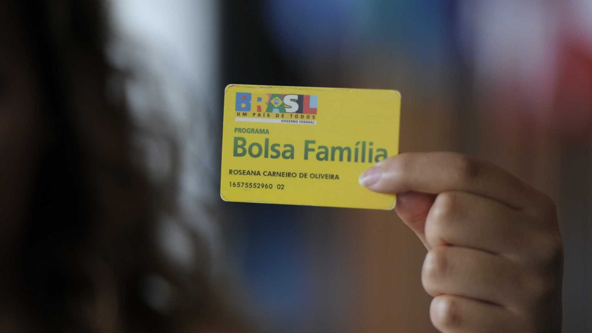 Mais de 326 mil domicílios deixaram de receber Bolsa Família em 2017, aponta IBGE Mais de 326 mil domicílios deixaram de receber Bolsa Família em 2017, aponta IBGE