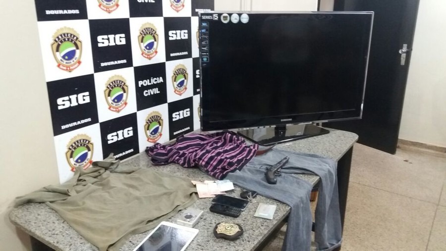 Polícia prende ladrões que invadiram casa e levaram carro de casal Osvaldo duarte