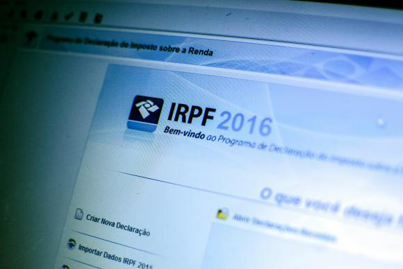 Programa da Declaração do Imposto de Renda Pessoa Física 2016 (Foto:Marcelo Camargo/Agência Brasil)