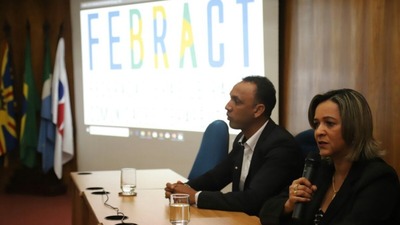 Secretária da educação destaca ações antidrogas durante conferência da OAB Secretária da educação destaca ações antidrogas durante conferência da OAB