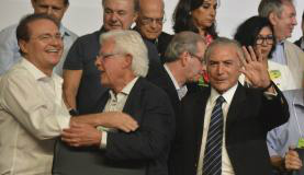 O presidente do Senado, Renan Calheiros, o ex-ministro Moreira Franco, o presidente da Câmara, Eduardo Cunha, e o vice-presidente da República, Michel Temer, durante a convenção nacional do PMDB, no começo de março (Foto: Valter Campanato/Agência Brasil)