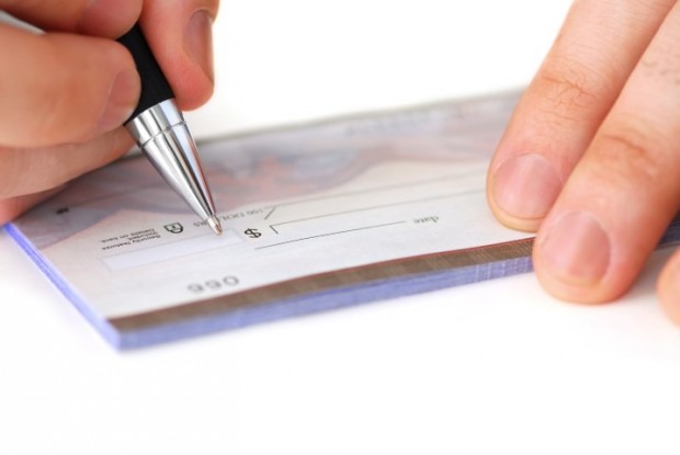 Cheques de até R$ 300 reais serão compensados em 24 horas Cheques de até R$ 300 reais serão compensados em 24 horas