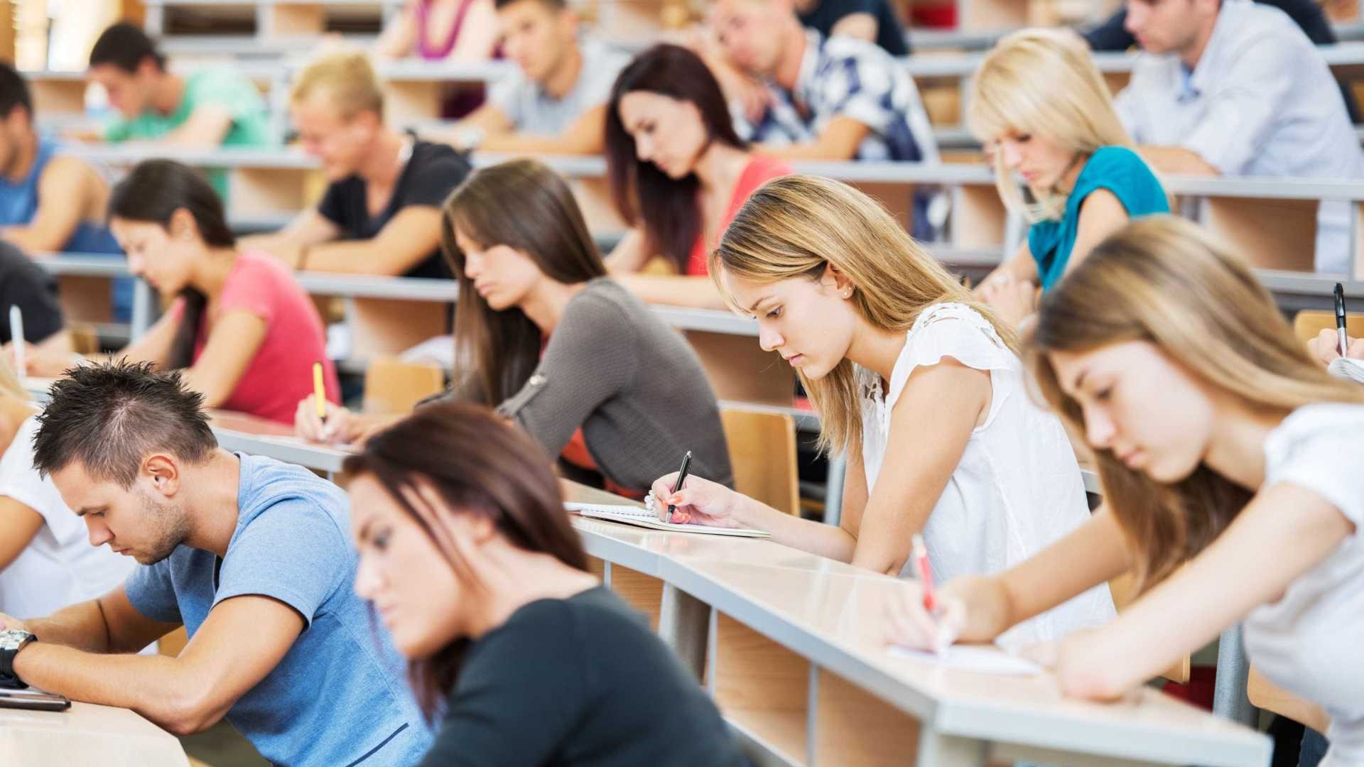 Estudantes têm até domingo para pedir isenção da taxa de inscrição do Enem