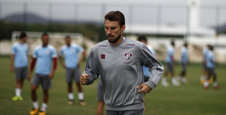 Corinthians se acerta com Henrique e aguarda rescisão do zagueiro com o Fluminense Corinthians se acerta com Henrique e aguarda rescisão do zagueiro com o Fluminense