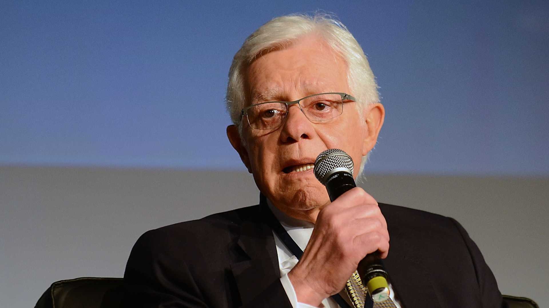 Moreira Franco: 'Sem dinheiro na Eletrobras, apagão vai ser inevitável' Moreira Franco: 'Sem dinheiro na Eletrobras, apagão vai ser inevitável'
