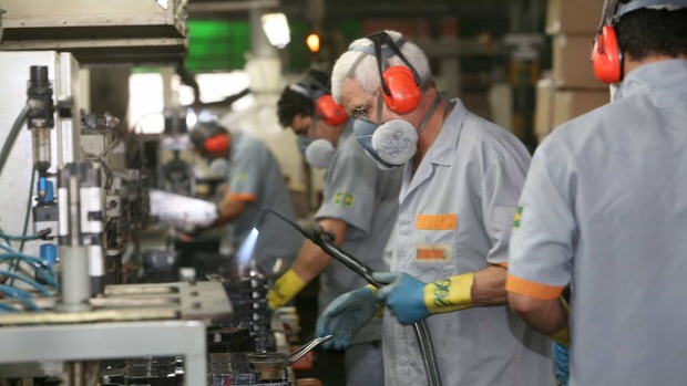 Após dois anos em alta, indústria recua 1,1% em 2019
