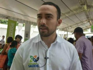 Estevão durante entrevista sobre a Caravana da Saúde (Foto: Jessica Barbosa/Governo do Estado)
