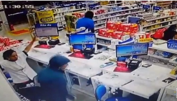 Suspeito de assalto a farmácia morre após troca de tiros com polícia Câmera flagrou ação de bandidos. Reprodução/Diário Online
