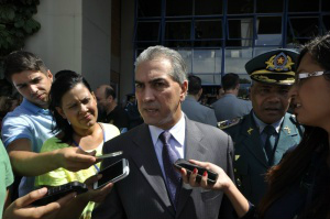 Governador espera concluir relatório de obras paradas em uma semana Governador disse que com relatório em mãos será possível definir o que dará ou não para concluir. (Foto: Marcelo Calazans)
