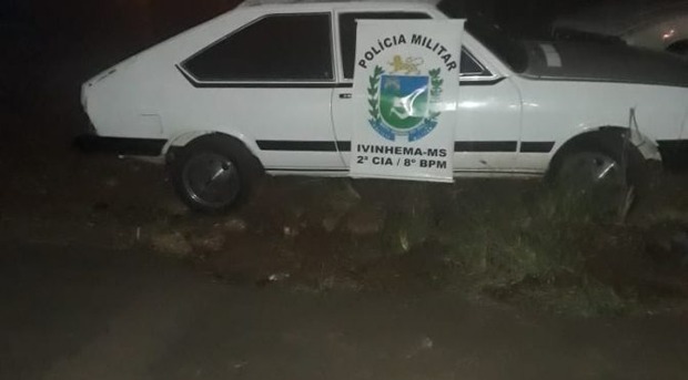 Bandidos invadem casa, roubam cofre e sequestram segurança Bandidos invadem casa, roubam cofre e sequestram segurança