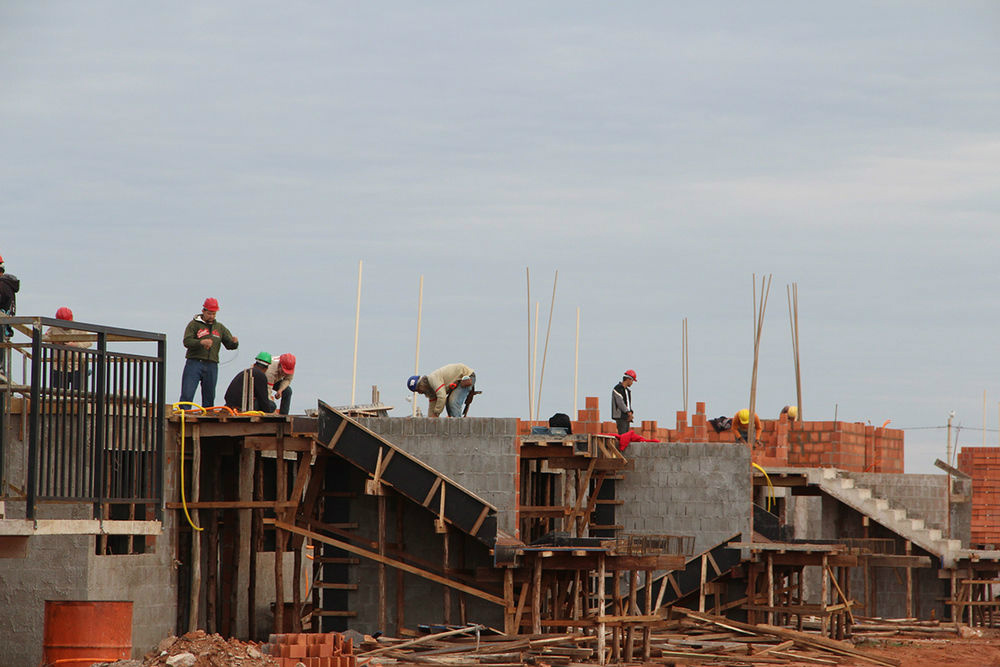 Obras públicas geram 800 empregos em Naviraí Obras tem garantido emprego e renda a centenas de trabalhadores. (Foto: Assessoria)
