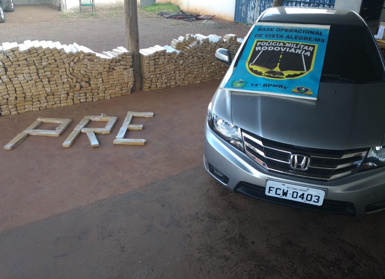 Polícia Rodoviária apreende mais de uma tonelada de maconha em carro com placa doblê