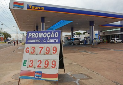 Valores dos combustíveis estão até 2,5% mais baixos - Foto: Álvaro Rezende / Correio do Estado