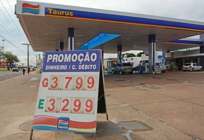 Postos de combustíveis registram queda de vendas de até 30% Valores dos combustíveis estão até 2,5% mais baixos - Foto: Álvaro Rezende / Correio do Estado